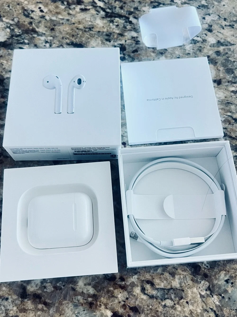 Apple White AirPods Wireless Earbuds with Charging Case